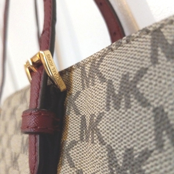 Michael Kors Bag - Picture 5 of 12